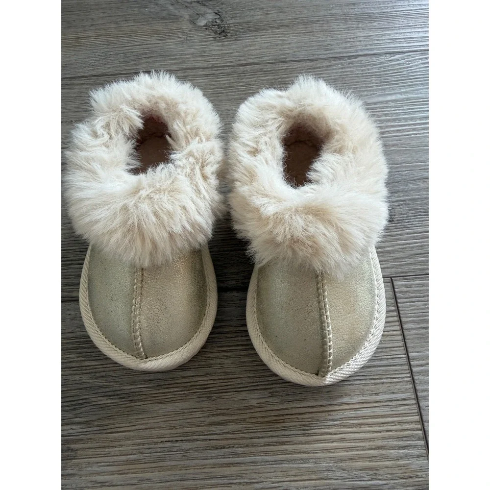 Cat & Jack Toddler Piper Faux Fur Cuff Scuff Slippers, Metalic Gold, Size 5